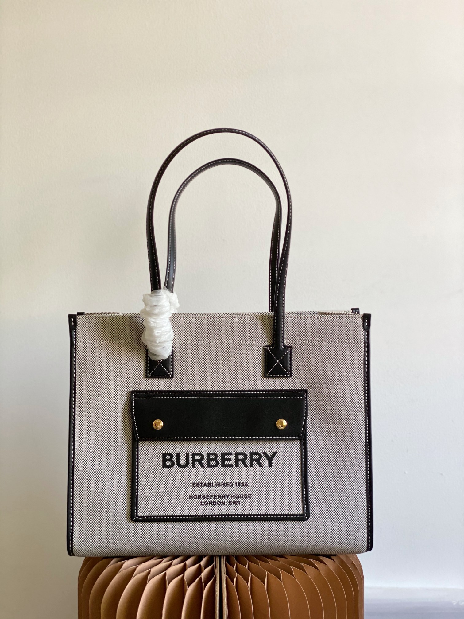 Burberry_Freya-33_12.5_2